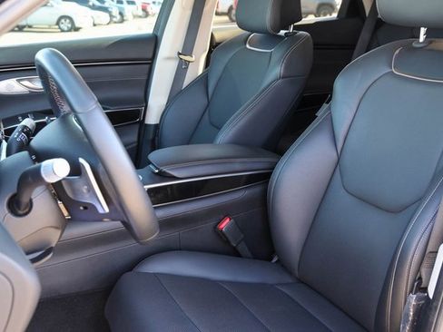 Used 2025 Genesis GV70 2.5T image 12