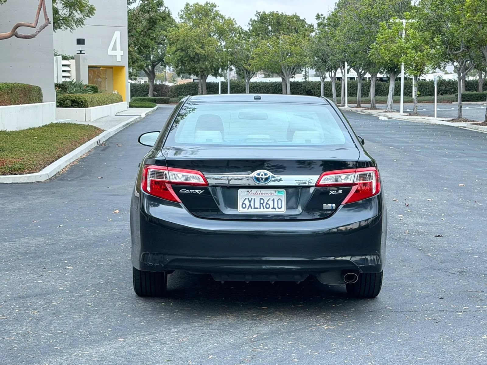 Used 2012 Toyota Camry XLE w/ Leather Pkg FWD image 4