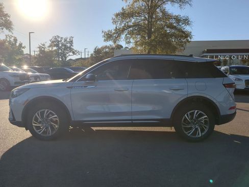 New 2026 Lincoln Corsair Premiere image 6