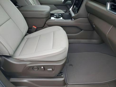 New 2026 GMC Yukon XL Elevation image 16