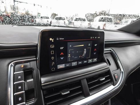 Used 2023 GMC Yukon XL SLT AWD/4WD image 11