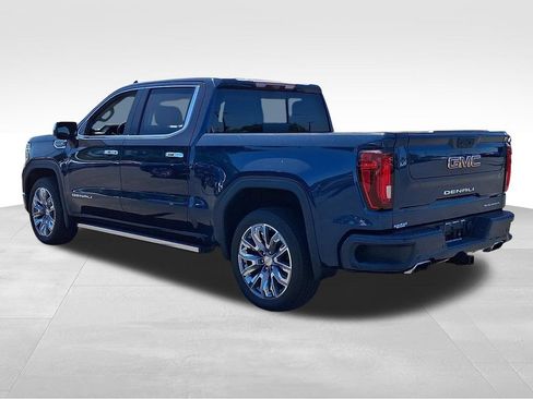 Used 2022 GMC Sierra 1500 Denali w/ Denali Reserve Package AWD/4WD image 4