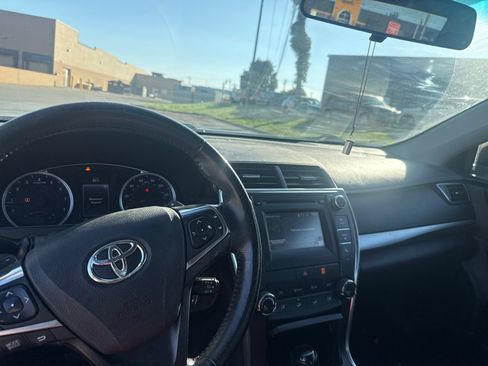 Used 2017 Toyota Camry SE FWD image 3