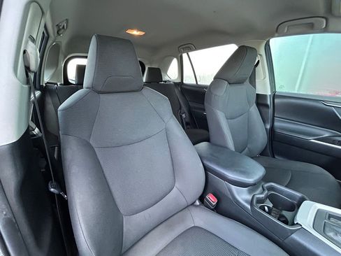 Used 2021 Toyota RAV4 LE image 37