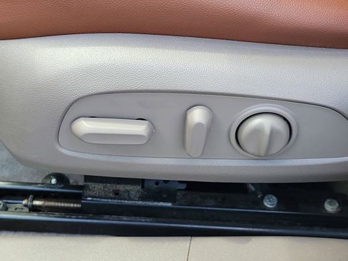 Used 2018 Chevrolet Malibu Premier w/ Premier Sun and Wheel Package FWD image 21