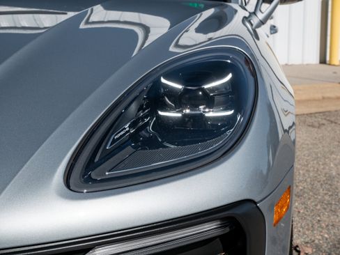 Used 2023 Porsche Macan image 13