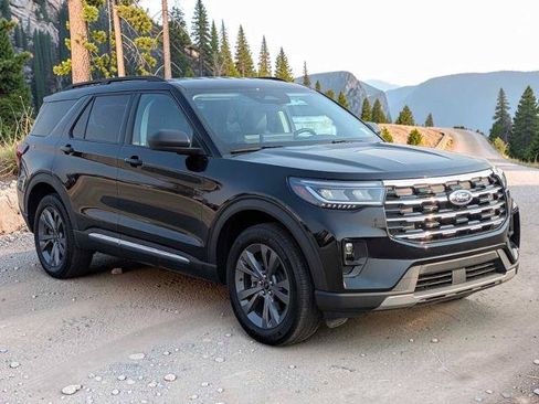 Certified 2025 Ford Explorer Active w/ Active Comfort Package AWD/4WD image 8