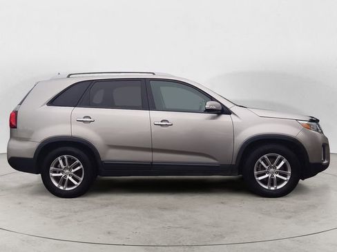 Used 2015 Kia Sorento LX image 6