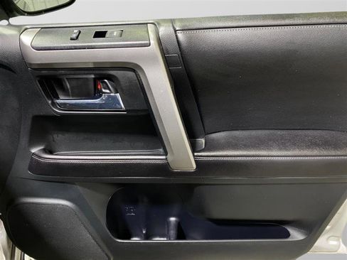 Used 2016 Toyota 4Runner Limited AWD/4WD image 25