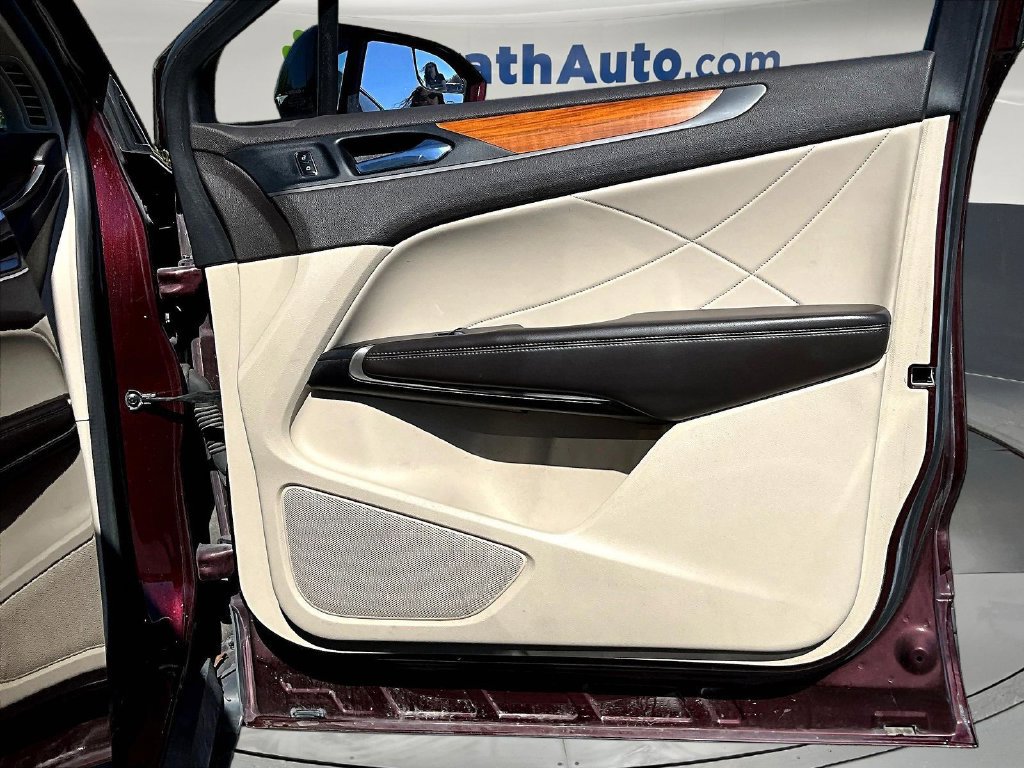 Used 2017 Lincoln MKC Select AWD/4WD image 31