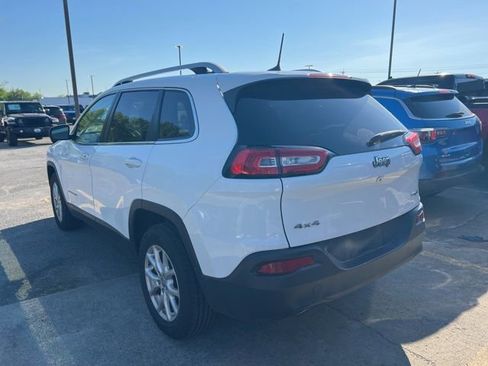 Used 2018 Jeep Cherokee Latitude Plus w/ Cold Weather Group AWD/4WD image 4