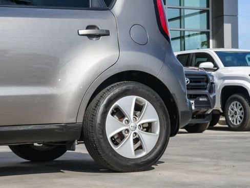 Used 2016 Kia Soul image 11
