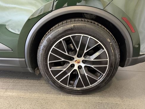 Certified 2025 Porsche Macan Electric image 11