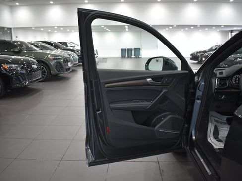 Used 2023 Audi Q5 2.0T Premium Plus w/ Premium Plus Package AWD/4WD image 5