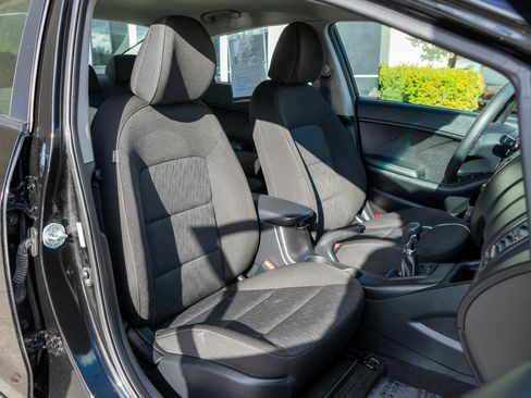 Used 2016 Kia Forte LX image 9