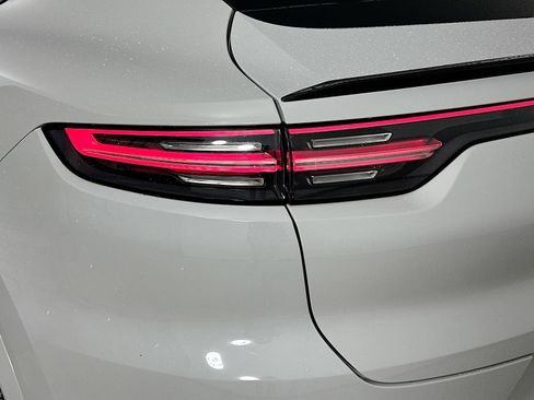 Certified 2020 Porsche Cayenne Turbo S AWD/4WD image 42