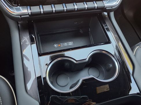 Used 2026 GMC Yukon XL Elevation image 25