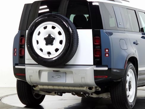 Used 2024 Land Rover Defender 110 S image 6