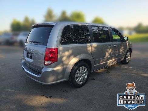 Used 2017 Dodge Grand Caravan SE FWD image 5
