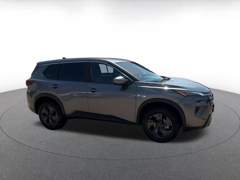 Used 2026 Nissan Rogue SV FWD image 2