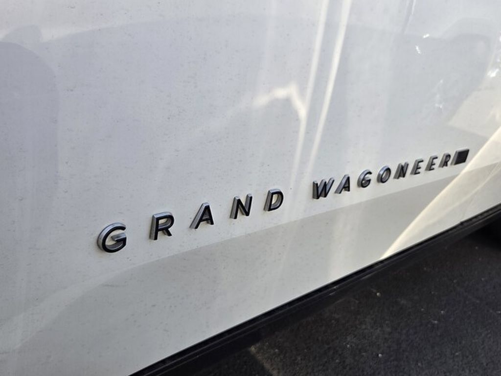 Used 2023 Jeep Grand Wagoneer Series II AWD/4WD image 3