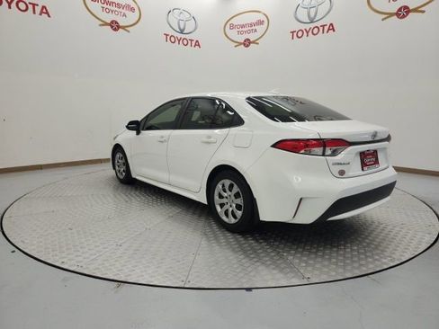 Used 2021 Toyota Corolla LE image 6