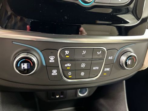 Used 2023 Chevrolet Traverse LS FWD image 15