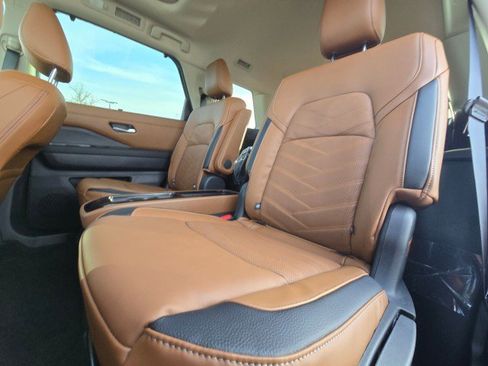 New 2025 Nissan Pathfinder Platinum image 20