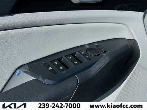 New 2026 Kia Sportage EX w/ EX Panorama Roof Package image 23