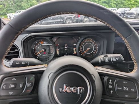 Used 2024 Jeep Wrangler Sport AWD/4WD image 21