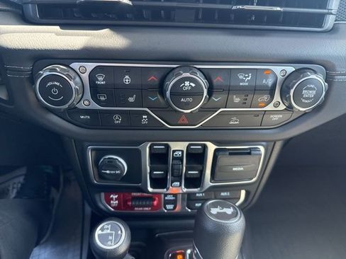 Certified 2025 Jeep Wrangler Unlimited Rubicon w/ Convenience Group AWD/4WD image 21