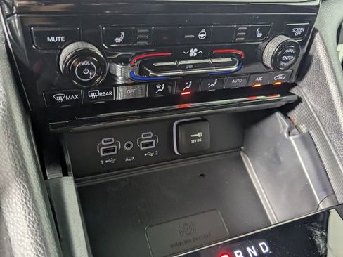 Used 2025 Jeep Grand Cherokee Altitude image 25