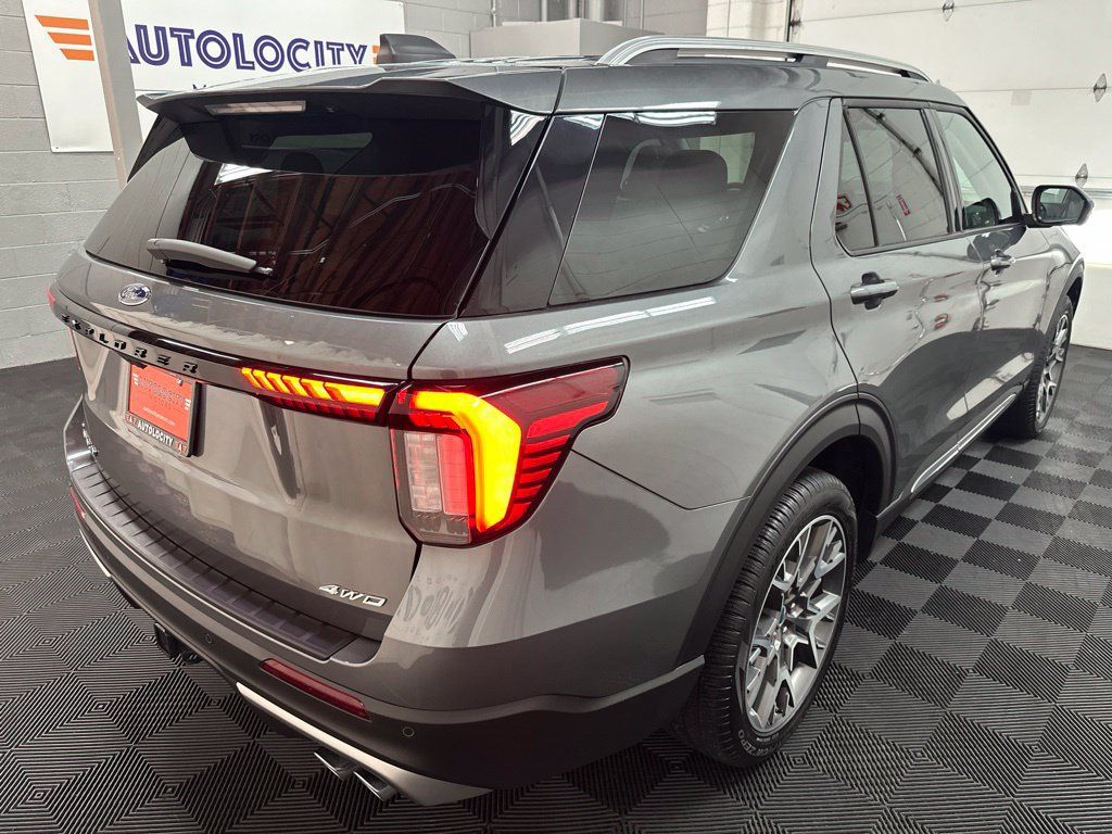 Used 2025 Ford Explorer Platinum w/ Ultimate Package AWD/4WD image 10