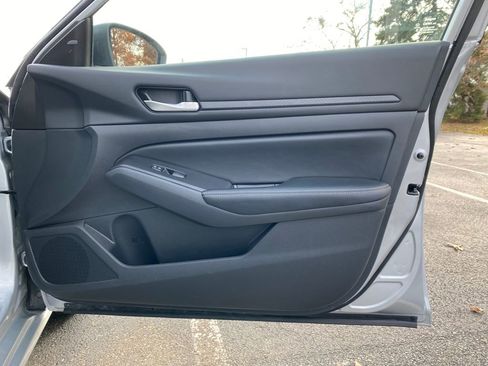 Used 2024 Nissan Altima 2.5 SV image 9