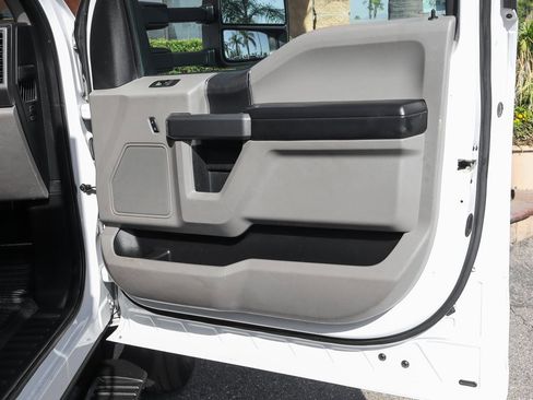 Used 2017 Ford F550 4x4 Regular Cab Super Duty image 44