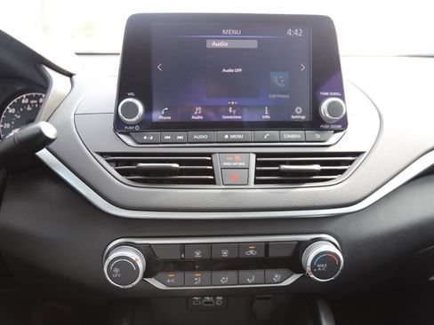 Used 2025 Nissan Altima 2.5 S FWD image 13