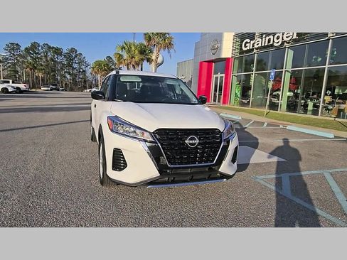Used 2022 Nissan Kicks S image 20