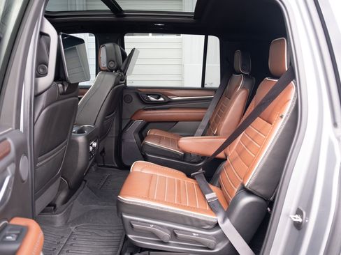 Used 2024 GMC Yukon XL Denali Ultimate AWD/4WD image 17