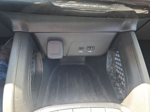 Used 2025 Chevrolet TrailBlazer LT AWD/4WD image 19