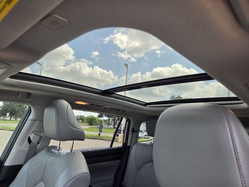 Used 2023 Toyota Highlander Platinum FWD image 28