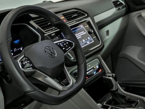 Certified 2024 Volkswagen Tiguan SE R-Line image 15