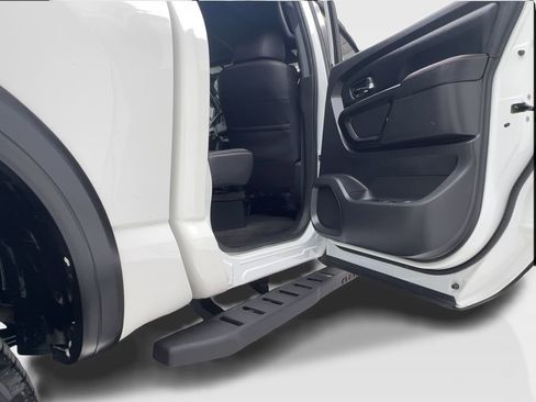Used 2021 Nissan Titan PRO-4X AWD/4WD image 32