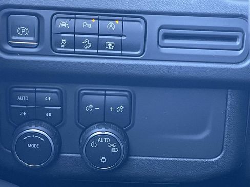 Used 2023 Chevrolet Tahoe Z71 w/ Luxury Package image 35