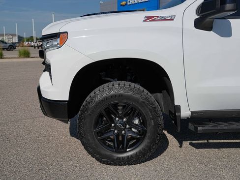 Used 2025 Chevrolet Silverado 1500 LT Trail Boss w/ Convenience Package II AWD/4WD image 11