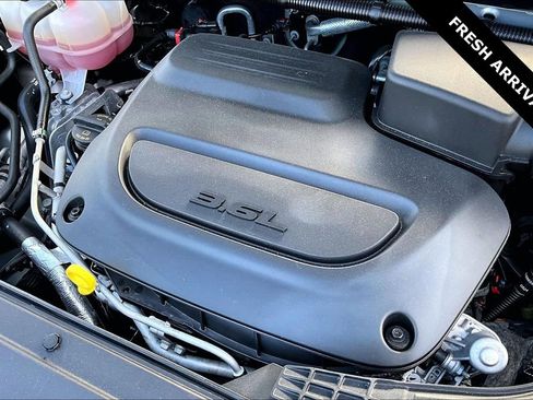 Used 2024 Chrysler Pacifica Touring-L image 30