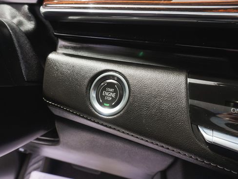 Used 2023 Cadillac Escalade Premium Luxury AWD/4WD image 25