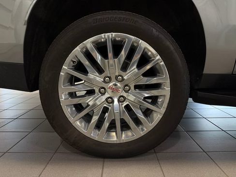 Used 2025 GMC Yukon XL Denali AWD/4WD image 9