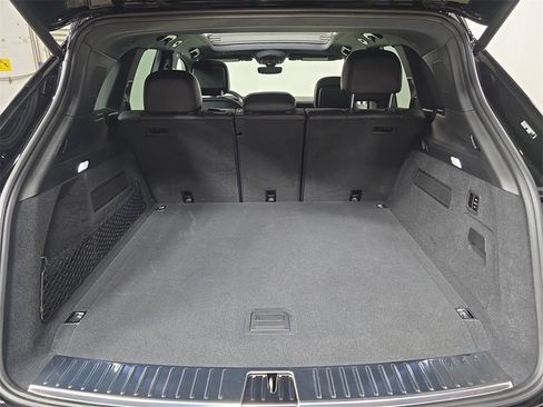 Certified 2025 Porsche Cayenne S image 25
