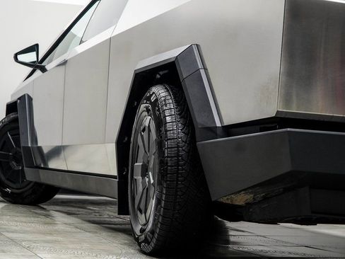 Used 2025 Tesla Cybertruck AWD Crew Cab image 20