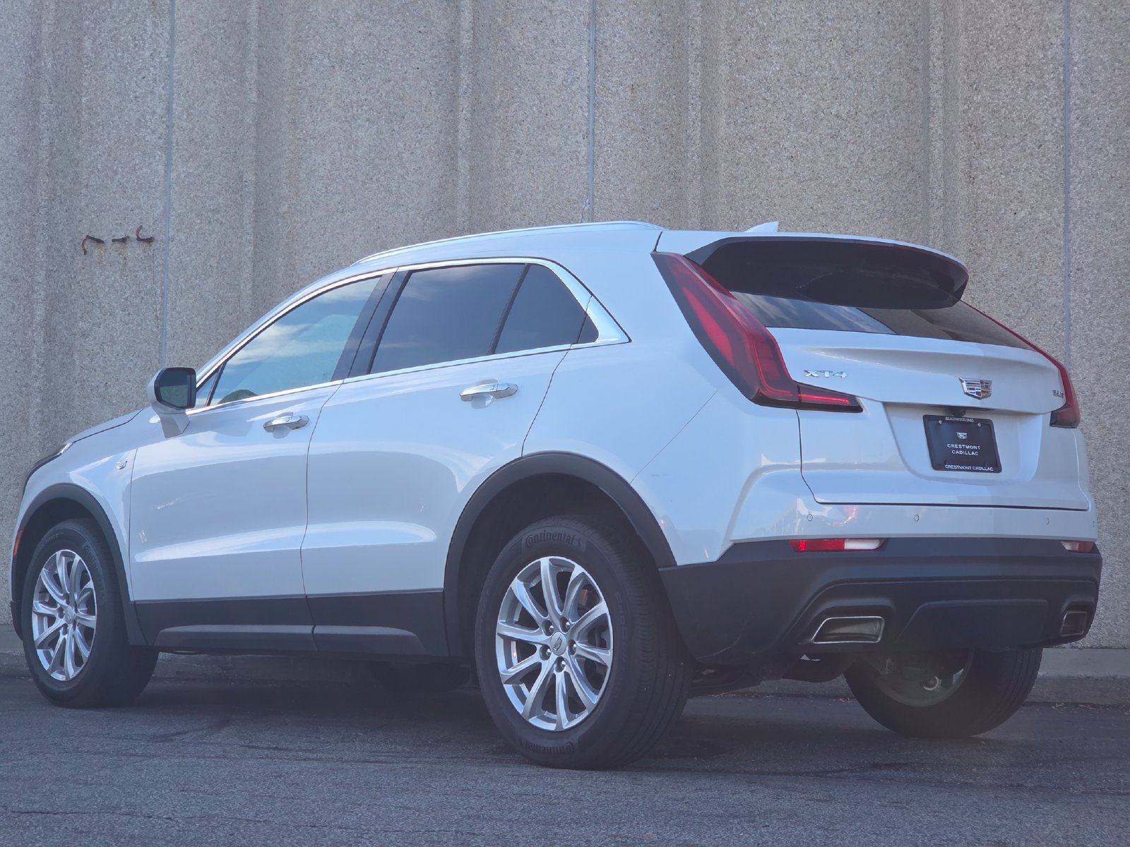 Certified 2023 Cadillac XT4 Luxury w/ Cold Weather Package FWD image 18